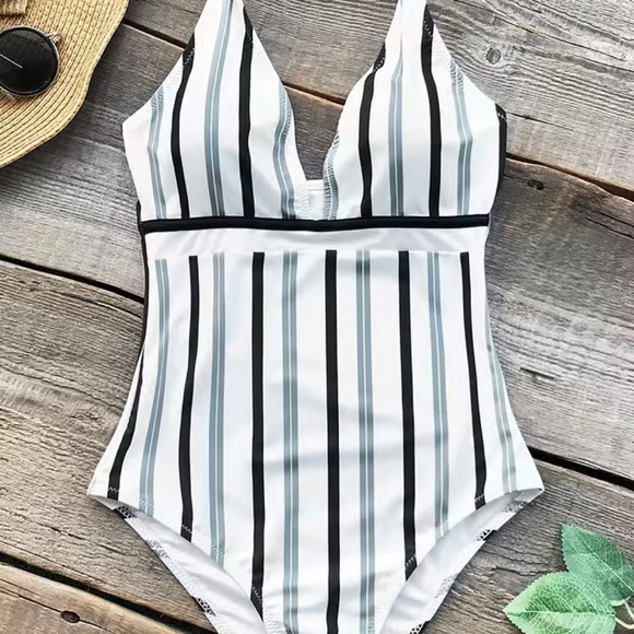 Cupshe Ice & Snow Love Stripe One Piece - Picture 7 of 7